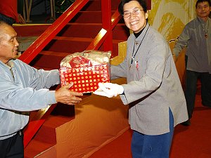 接力把貢品就定位