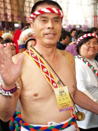 原住民的同修，身體很強壯的啦。