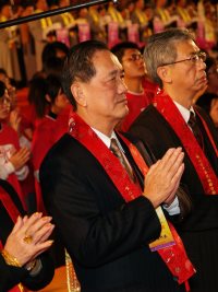 林前部長也來祭祖。